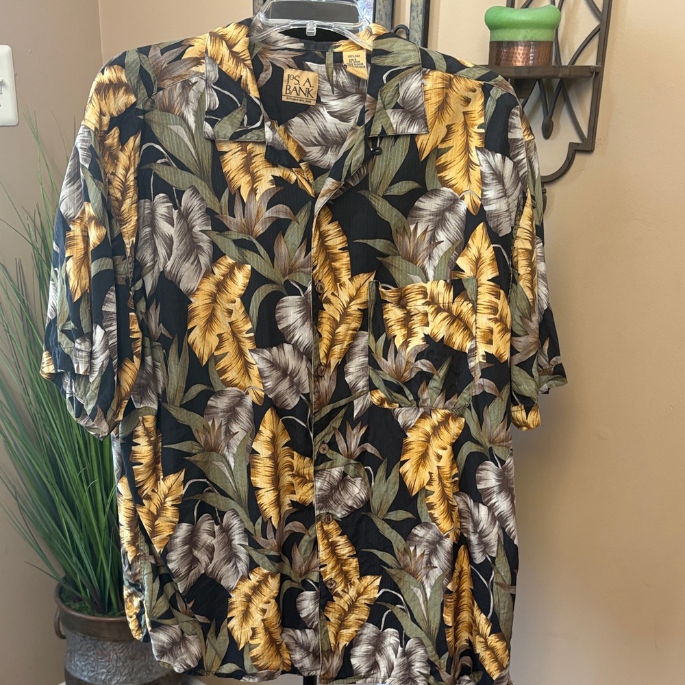 JoS. A. BANK Men's Silk Tropical Shirt